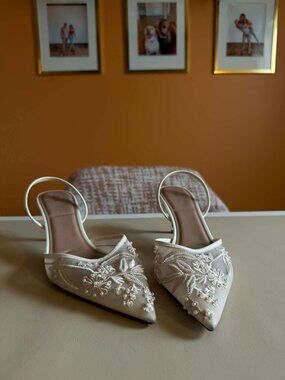 Zara Cream Lace Heels Size 9